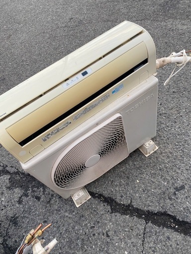 取り付け工事込み  東芝 TOSHIBA エアコン（6畳）ムーンホワイト NSシリーズ RAS-221NS いろやけあり色焼けあり

