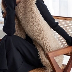 プードルファーフェイクファーロングベストの画像