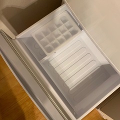 【値下げ交渉可】シャープ 137L ボトムフリーザー 霜取り不要 SJ-14E7-KWの画像