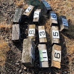 駐車場 位置 番号 角材 サイズ30×10×10 ダメージ有り ジャンクの画像