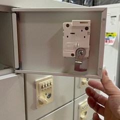 【18人用】貴重品ロッカー ダイヤル錠 下段収納付き KLKW-18Hの画像