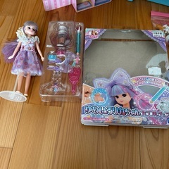 リカちゃん人形と動物病院セットの画像