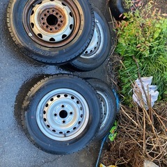 スタットレスタイヤ4本２セットの画像