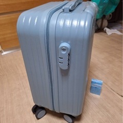 キャリーケースミニマリストの画像