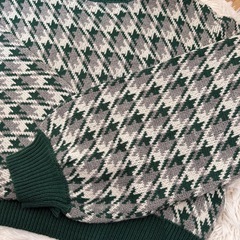 🉐値引きあり🉐
千鳥格子柄のニットの画像