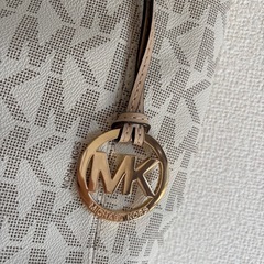 マイケルコース シグネチャー バッグの画像