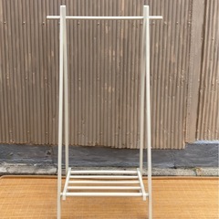 木製ハンガーラックの画像