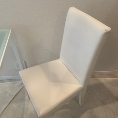 【無料】テーブルと椅子２つの画像