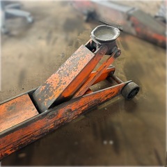 【札幌引き取りのみ】ガレージジャッキ／RJ-50／株式会社イヤサカ／5t／足踏みペダル付き／手動式／IYASAKAの画像