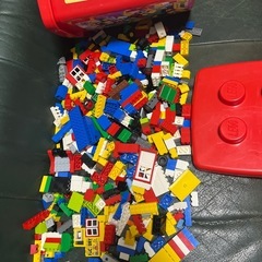 レゴブロック　赤いバケツの画像