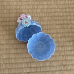 アナ雪ミニバッグと不思議な国のアリスの小物入れの画像