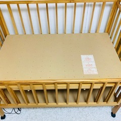 【清掃済み♪】大和屋　ハイタイプ　ベビーベッド　キャスター、収納付きの画像