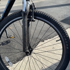 アルミ製の自転車の画像