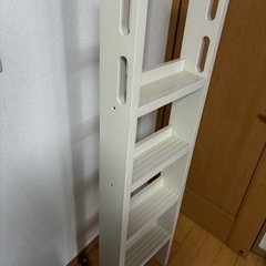 2段ベッドのハシゴの画像