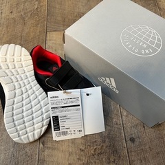 【新品】adidasキッズスニーカー（15㎝） の画像