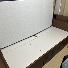 ベッドとマットレスの画像