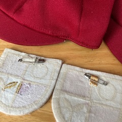 泉区宮の台幼稚園帽子4個、園章2個の画像