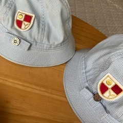 泉区宮の台幼稚園帽子4個、園章2個の画像