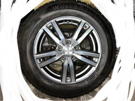 ウィンターマックスWM02 215/60R16   屋内保管だったので美観
