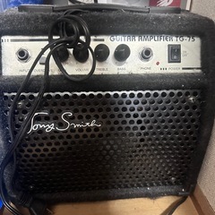 ギターとアンプの画像