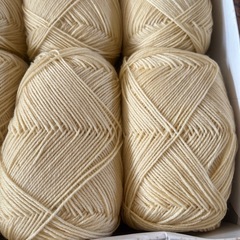 未使用　毛糸10玉　クリーム色　の画像