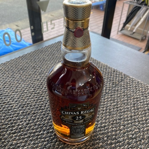 3/2値下げしました⭐️最高級酒⭐️CHIVAS REGAL 25年 ブレンドスコッチウィスキー 700ml 40度数 数量限定品 N