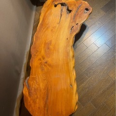 昭和レトロな木製天然木一枚板の脚付き座卓の画像