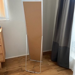 シルバーフレーム鏡の画像