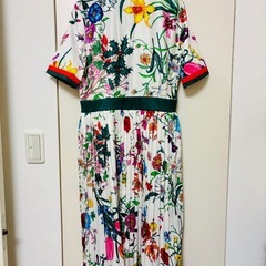 【未使用】花柄ワンピースの画像