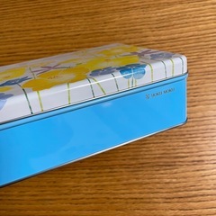 お菓子　缶の画像