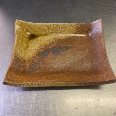 四角型陶器皿（茶）の画像