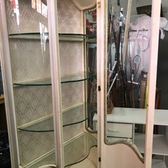 🎀イタリア製アンティークガラスキャビネット🎀の画像