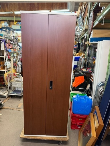プラス　実売４万　収納家具 スチール製書庫 W70xD45xH185cm ラック 両開き保管庫  キャビネット