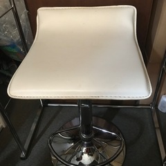 伸縮カウンターチェアの画像