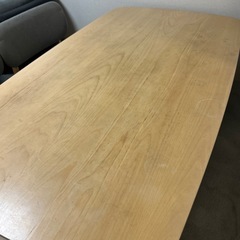 ダイニングテーブルの画像