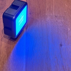 手のひらサイズのフルカラーライトの画像