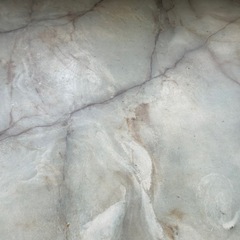 大理石彫に似たダイニングテーブルの画像