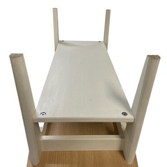 木製テーブルの画像