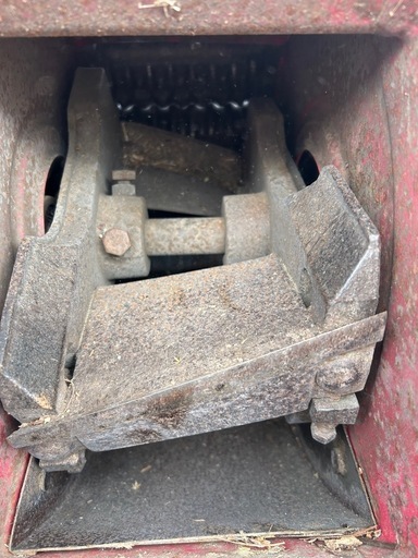 藁きりカッター　自走式粉砕機　裁断機