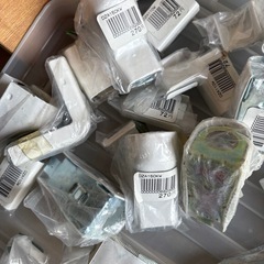 電気工事　　部品　たくさんの画像