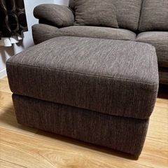 スツール（オットマン）付き2人掛けソファの画像
