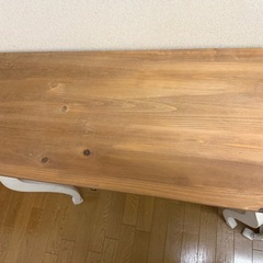 アンティークの作りのテーブルの画像