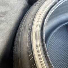 235/45/18 タイヤ2本の画像