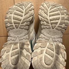 FILA ランニングシューズ ホワイト/グレー/グリーン/レッドの画像