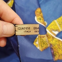 【美品】GIANN IBIAGIOTTI ITALY シルクスカーフの画像