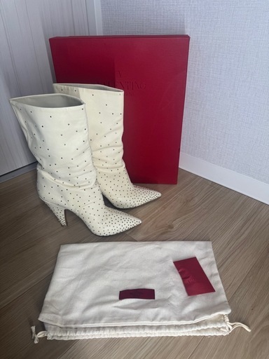 【美品】Valentino アイボリー スタッズロングブーツ