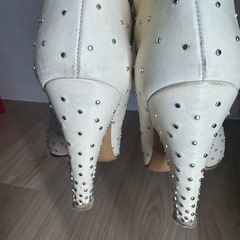 【美品】Valentino アイボリー スタッズロングブーツの画像
