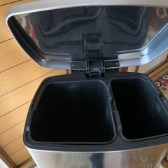 ステンレス製　ゴミ箱
の画像