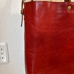 レザー ショルダーバッグ レッド TIDEWAYの画像