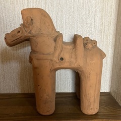 埴輪と馬と花瓶の画像